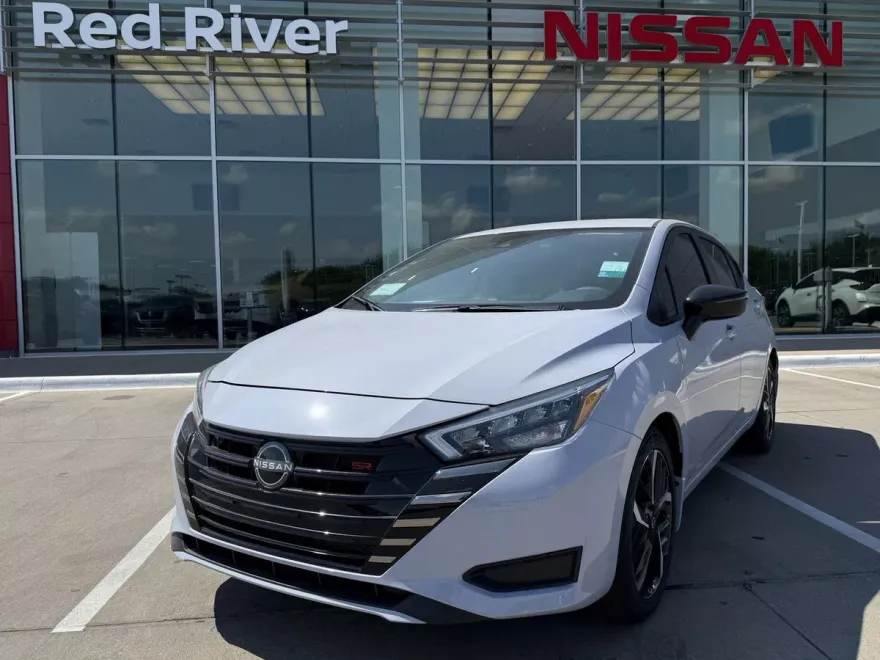 2025 Nissan Versa SR photo 1