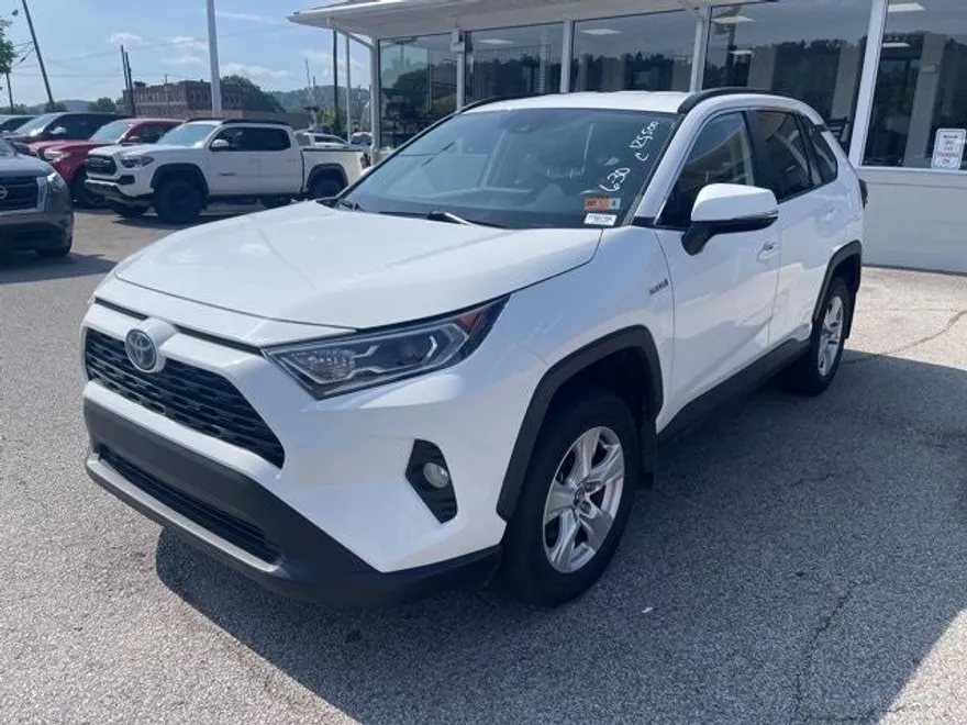 2020 Toyota RAV4 Hybrid XLE photo 1