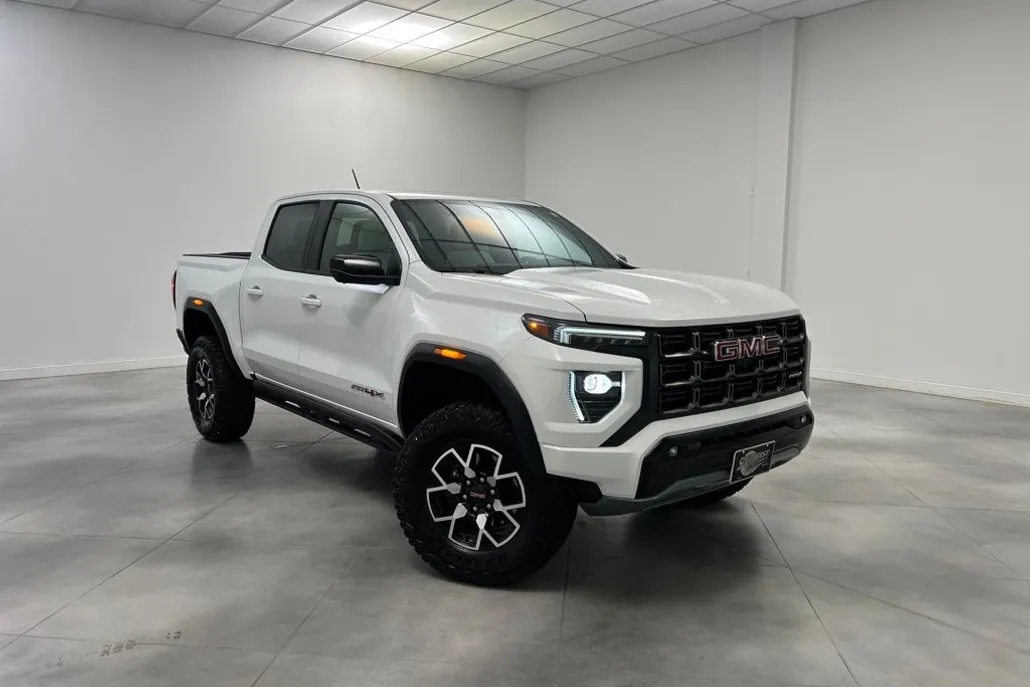 2024 Gmc Canyon AT4X photo 1