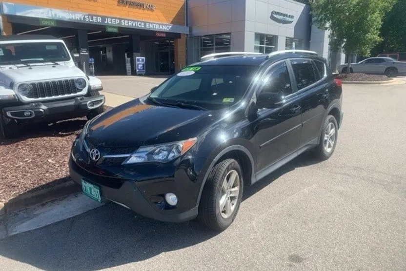 2015 Toyota RAV4 XLE photo 1