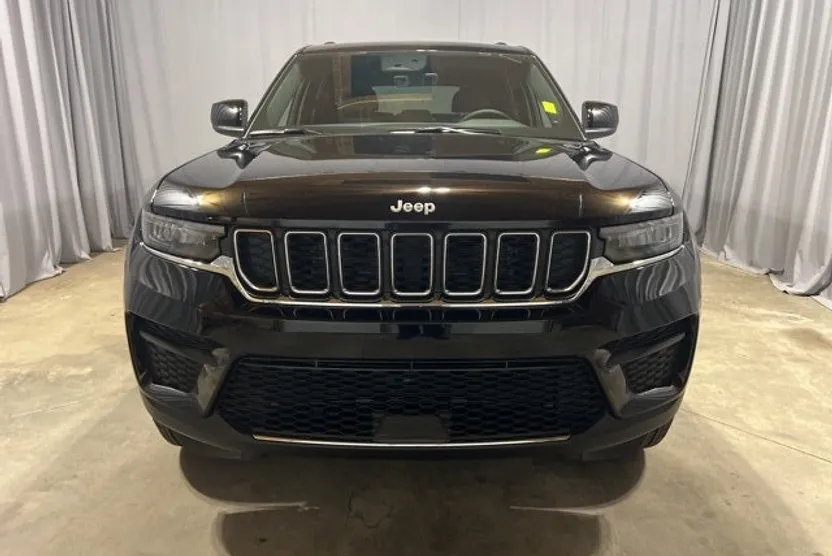 2025 Jeep Grand Cherokee Laredo Altitude photo 1