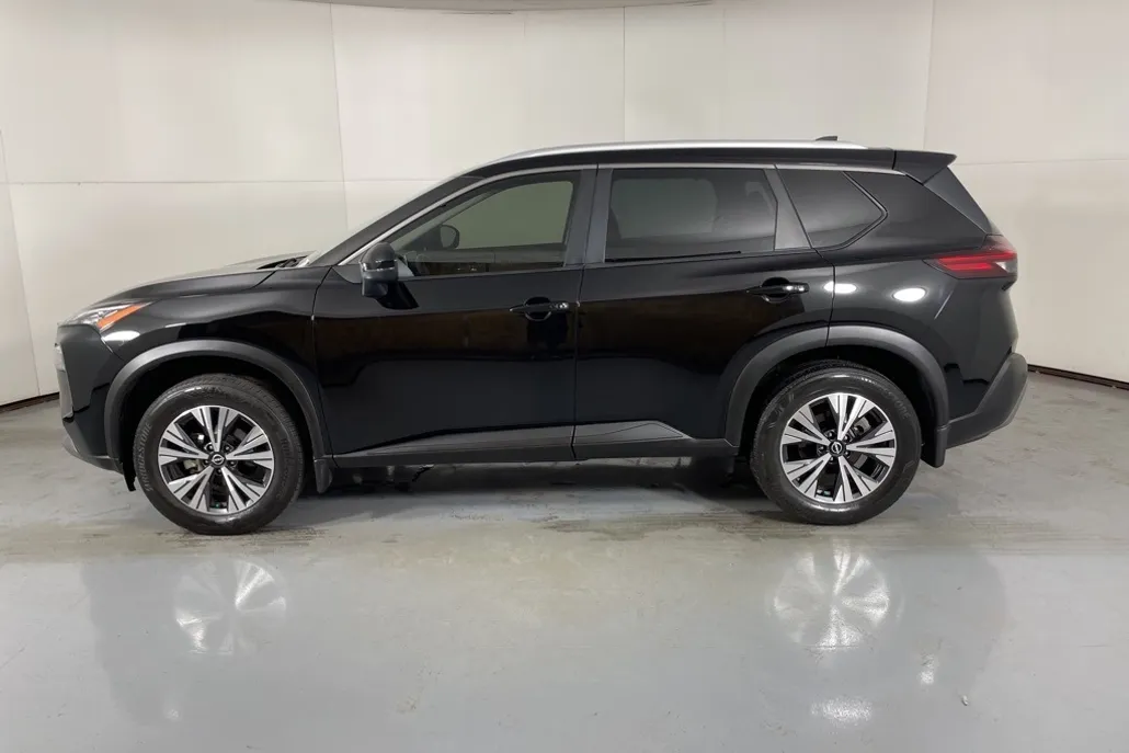 2022 Nissan Rogue SV photo 1
