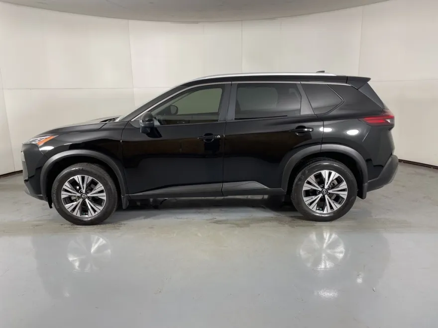 2022 Nissan Rogue SV photo 1