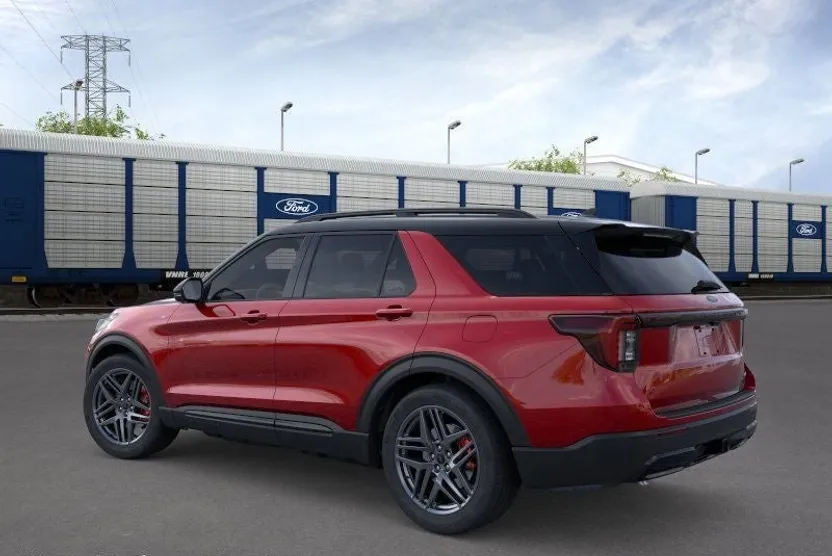 2025 Ford Explorer ST-Line photo 1