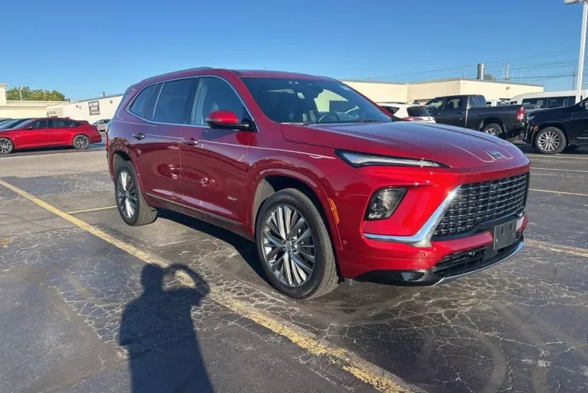 2025 Buick Enclave Avenir photo 1