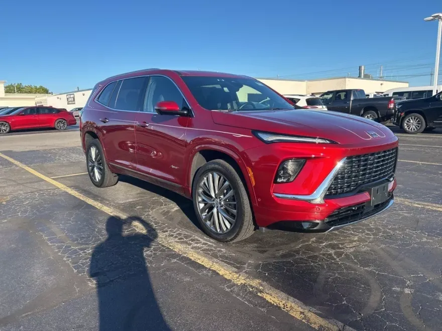 2025 Buick Enclave Avenir photo 1