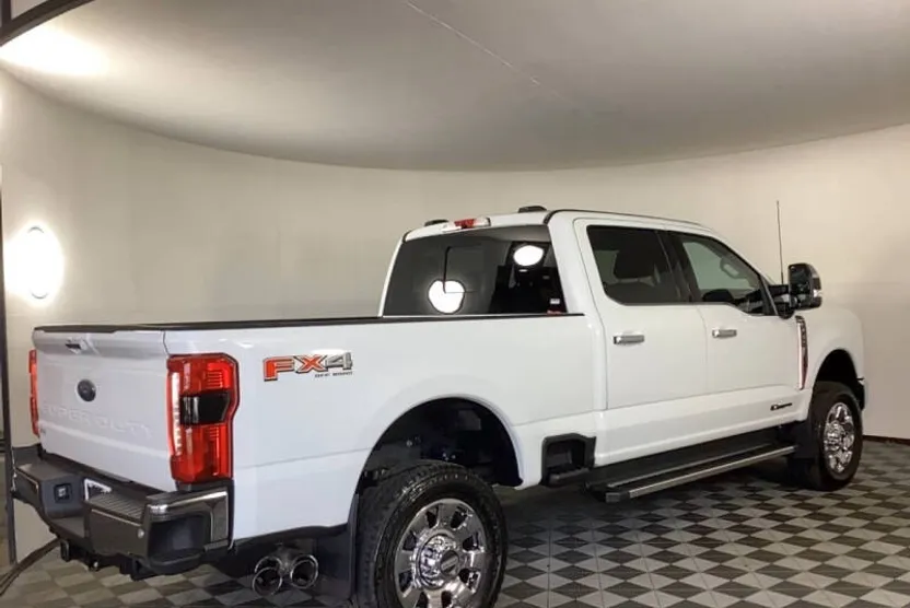 2024 Ford F-350 Lariat photo 1