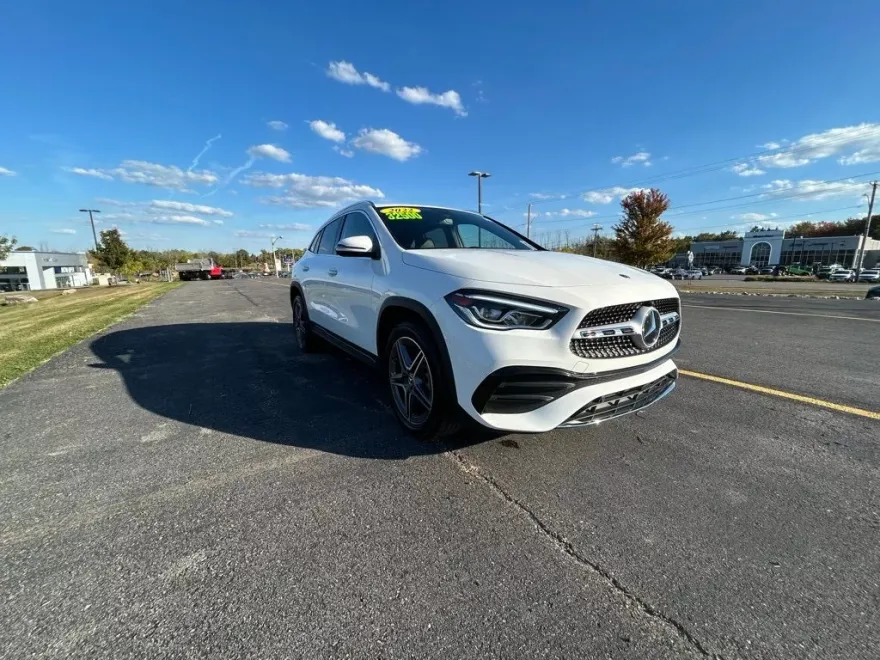 2022 Mercedes Benz GLA 250 4MATIC photo 1