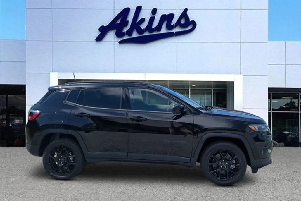 2025 Jeep Compass Latitude photo 1