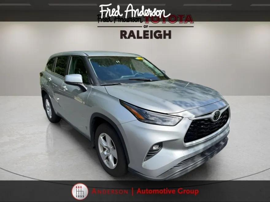 2024 Toyota Highlander LE photo 1