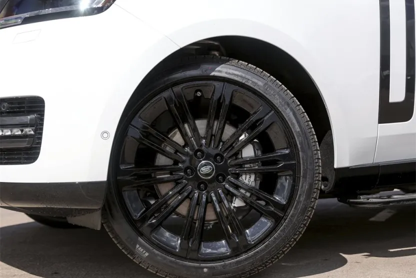 2025 Land Rover Range Rover SE photo 1