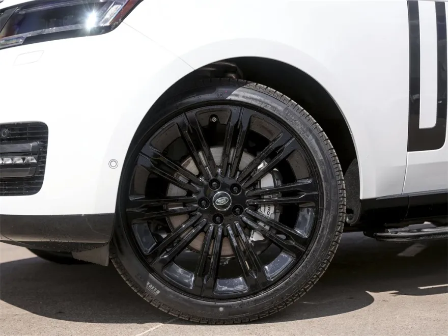 2025 Land Rover Range Rover SE photo 1