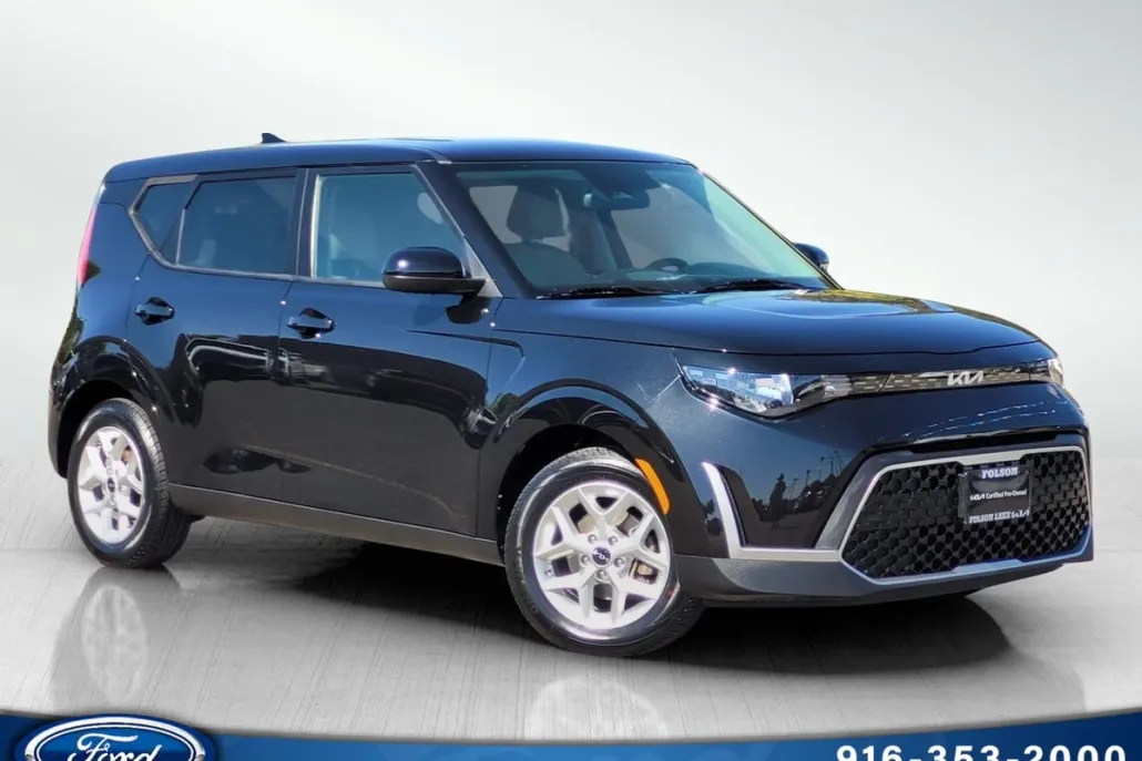 2023 Kia Soul LX photo 1