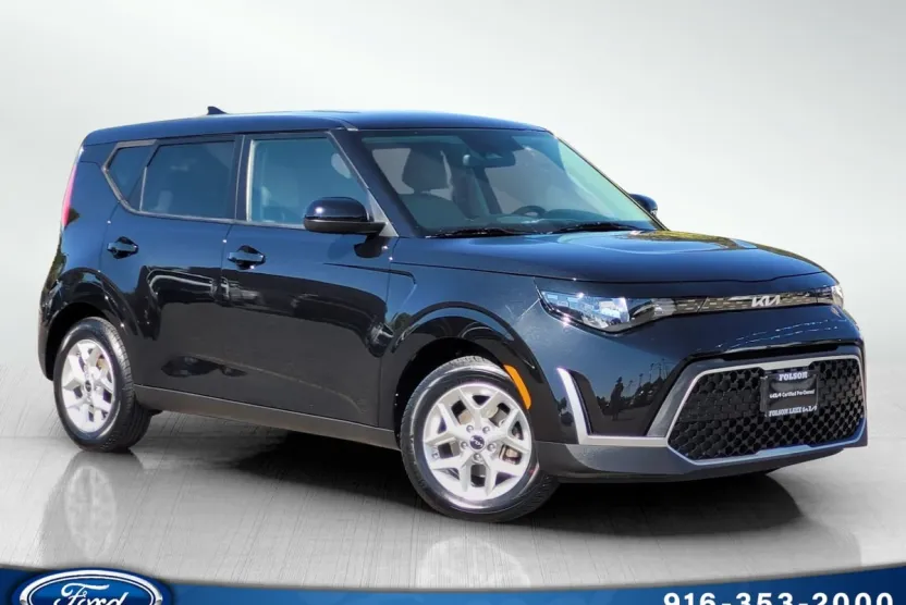2023 Kia Soul LX photo 1