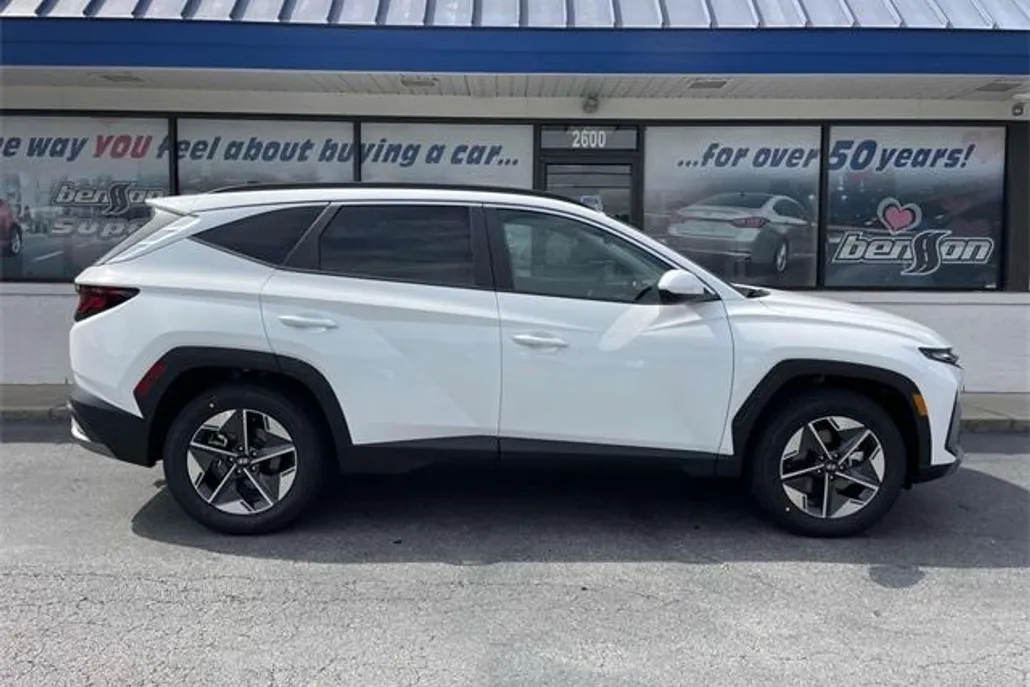2025 Hyundai Tucson SEL photo 1