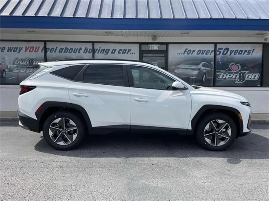2025 Hyundai Tucson SEL photo 1