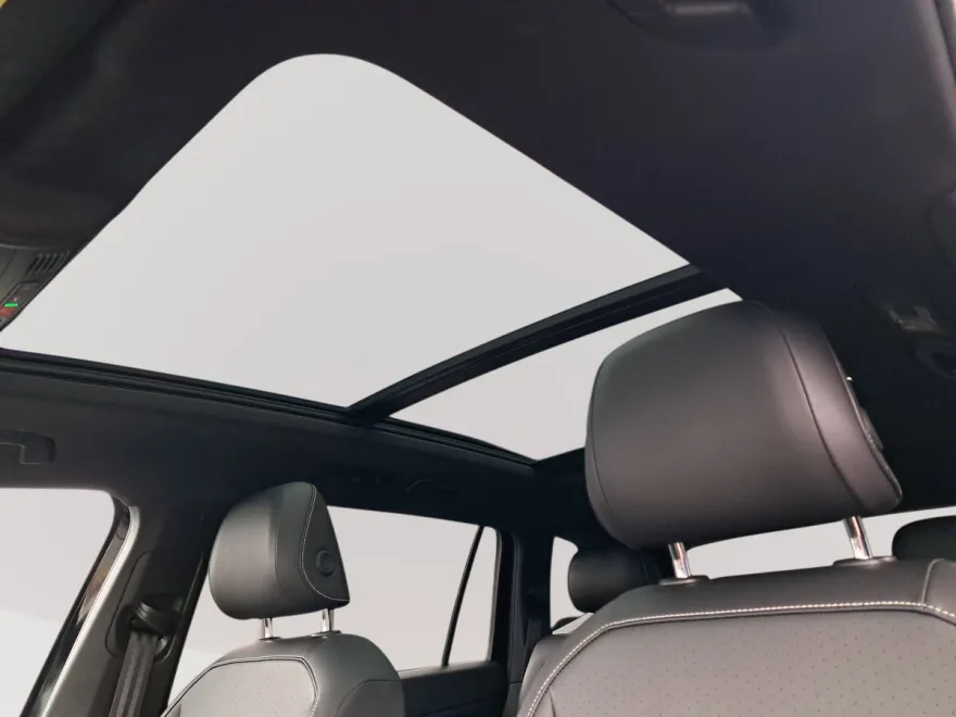 2021 Volkswagen Tiguan SE R-Line Black photo 1