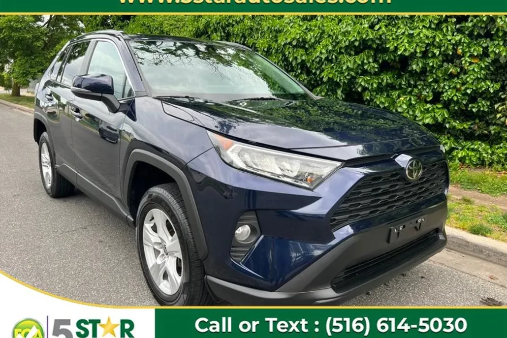2021 Toyota RAV4 XLE photo 1