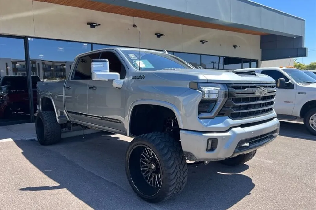 2024 Chevrolet Silverado High Country 2500HD photo 1