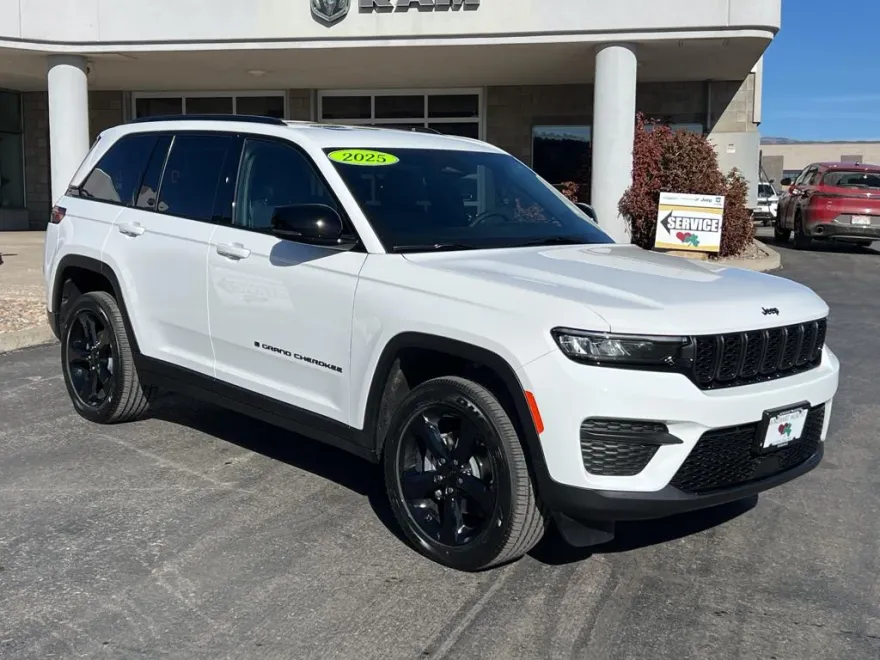 2025 Jeep Grand Cherokee Altitude X photo 1