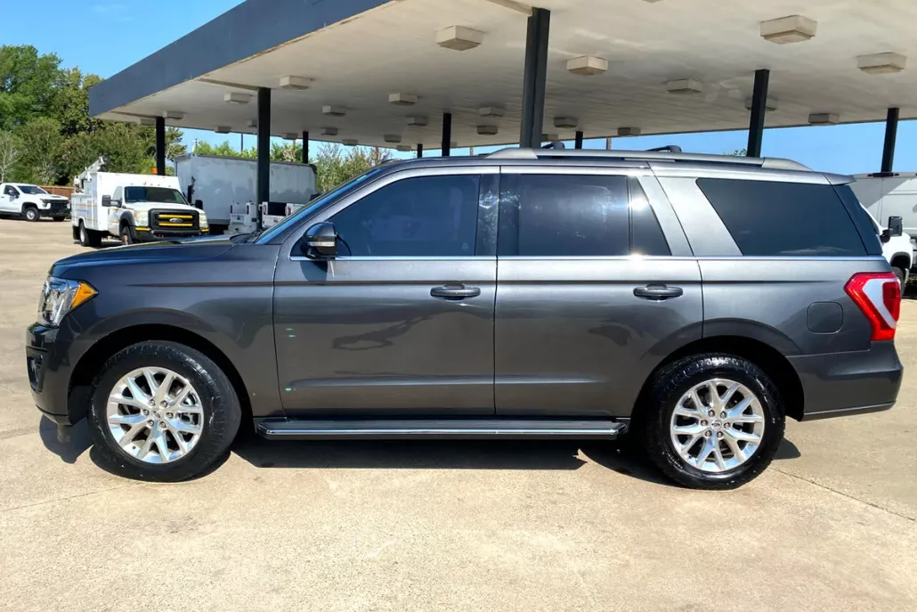 2021 Ford Expedition XLT photo 1