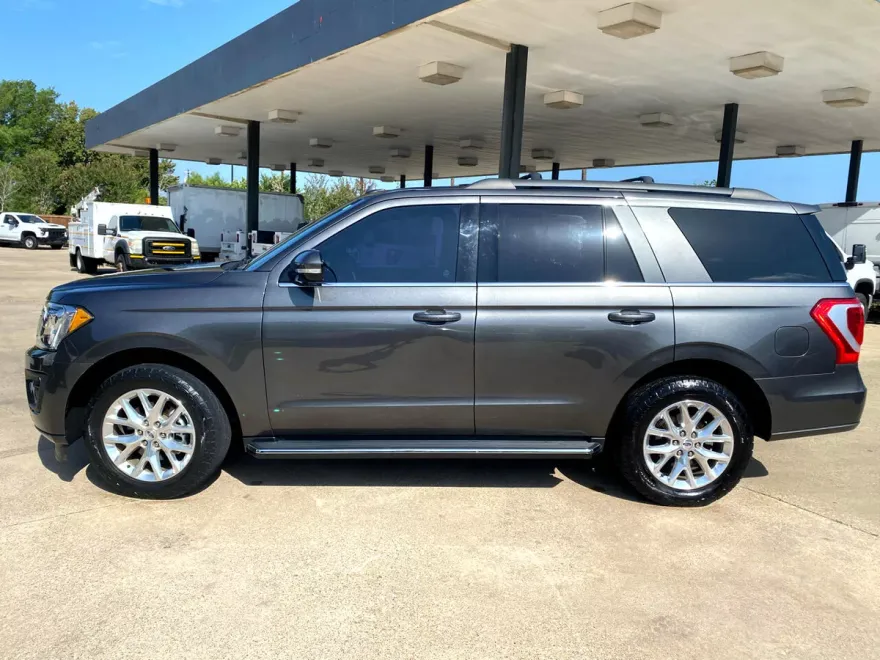 2021 Ford Expedition XLT photo 1