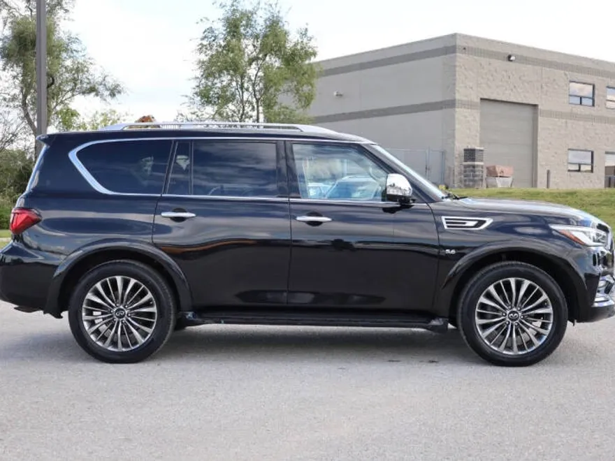 2019 Infiniti QX80 Luxe photo 1