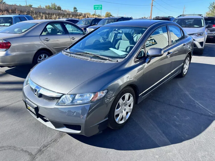 2010 Honda Civic LX photo 1
