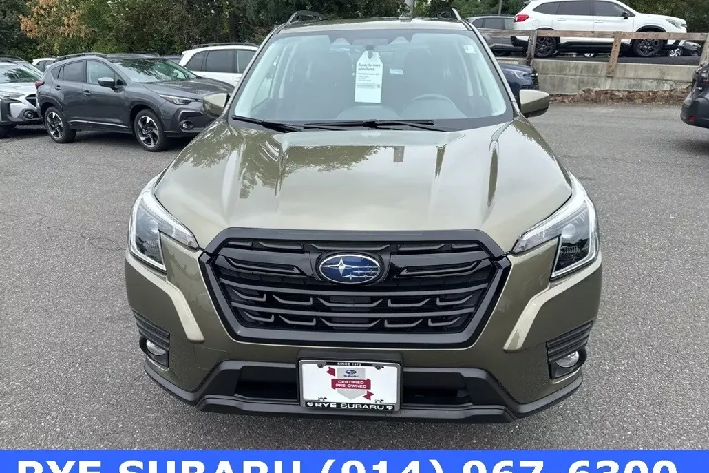 2023 Subaru Forester Premium photo 1