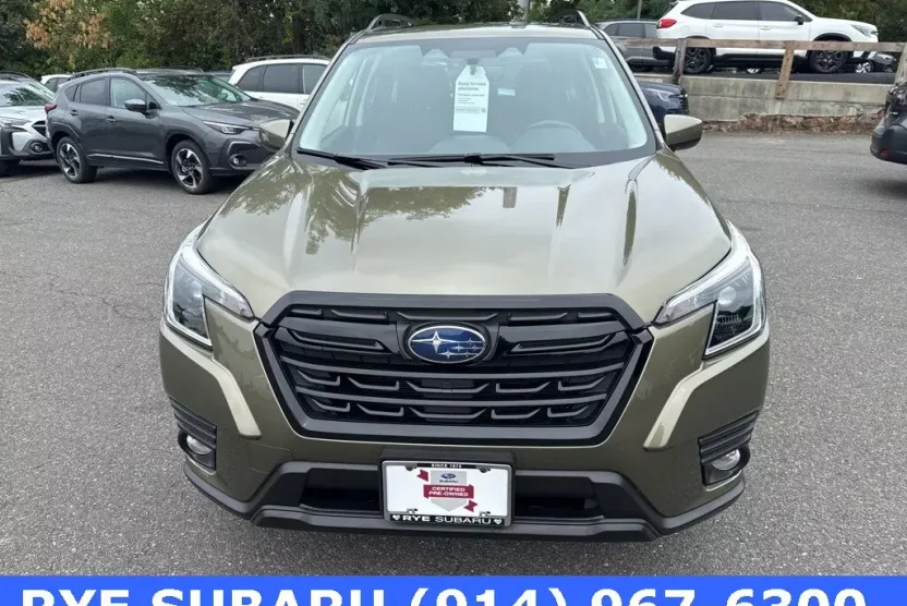 2023 Subaru Forester Premium photo 1