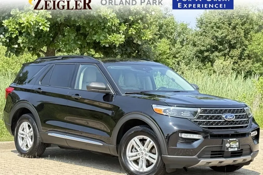 2024 Ford Explorer XLT photo 1