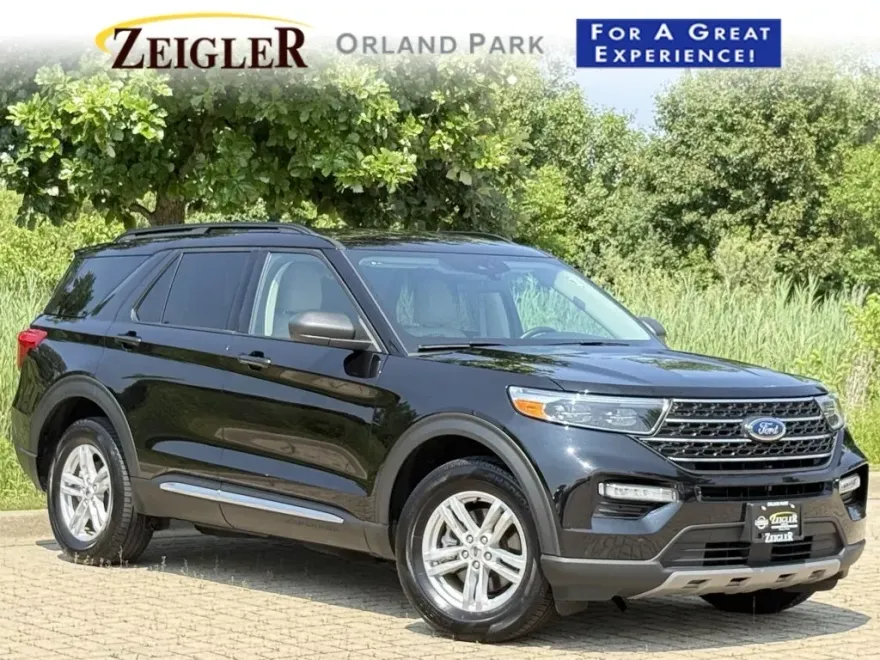 2024 Ford Explorer XLT photo 1