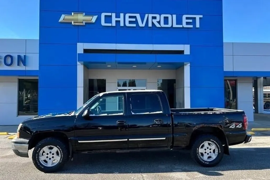 2004 Chevrolet Silverado 1500 LS photo 1