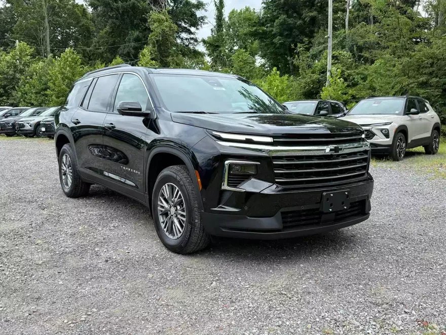 2025 Chevrolet Traverse photo 1