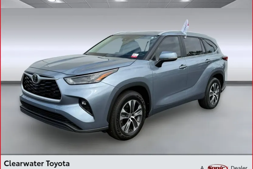 2023 Toyota Highlander XLE photo 1