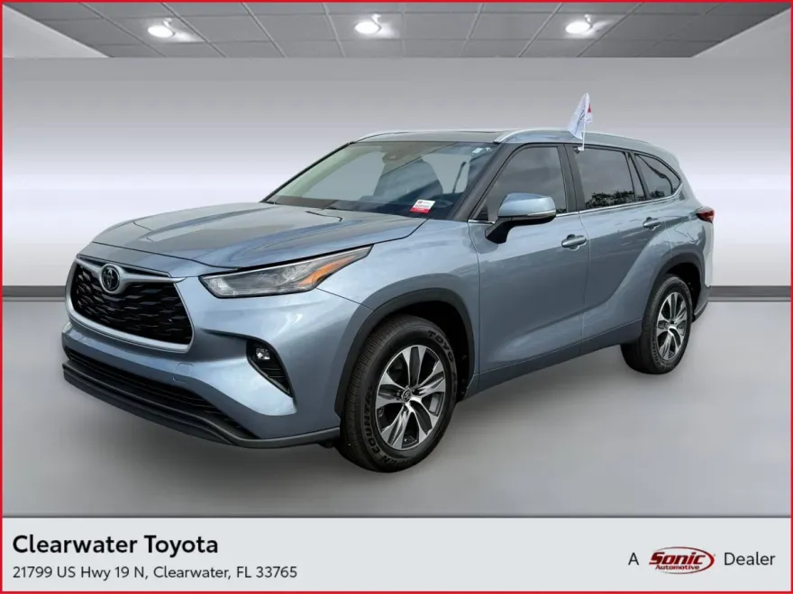 2023 Toyota Highlander XLE photo 1