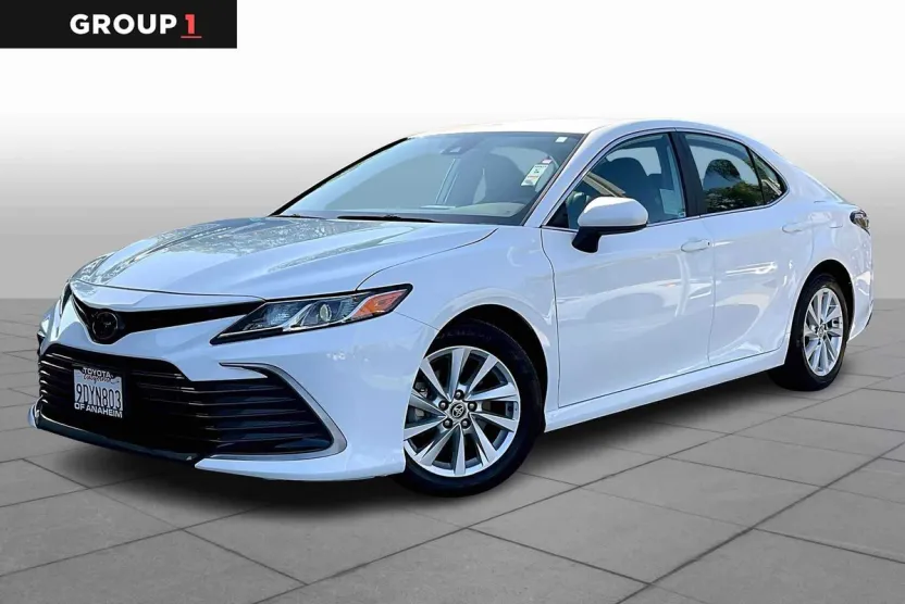 2023 Toyota Camry LE photo 1