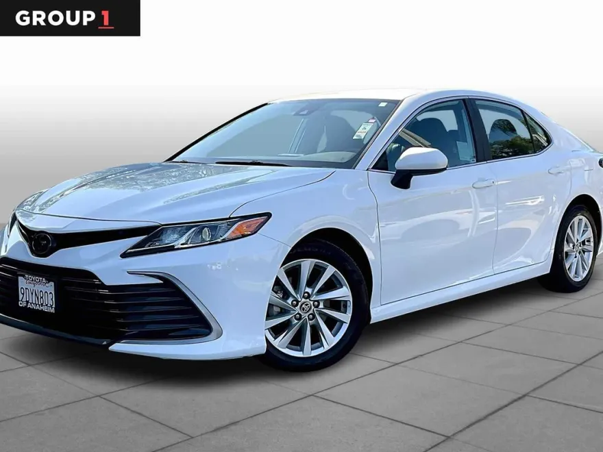 2023 Toyota Camry LE photo 1