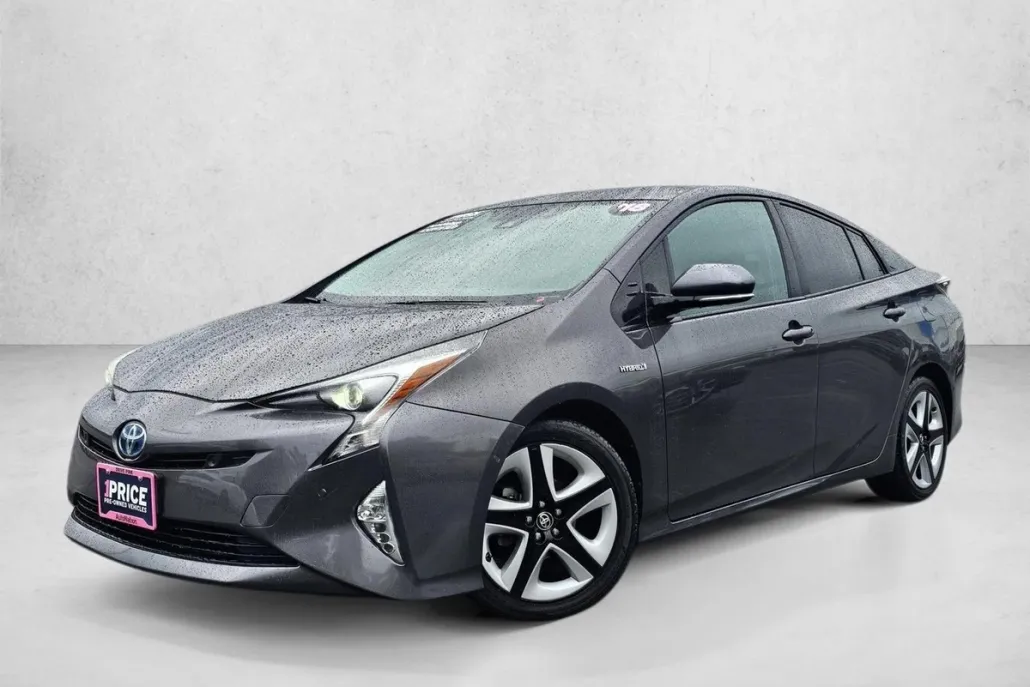 2018 Toyota Prius Four Touring photo 1