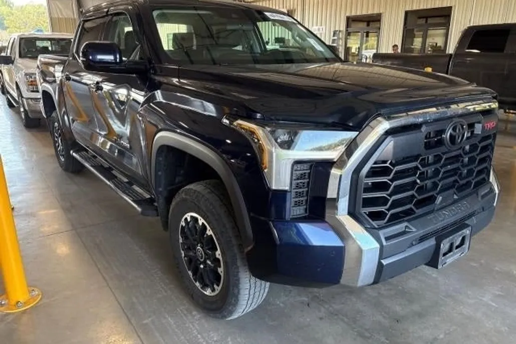 2024 Toyota Tundra SR5 photo 1