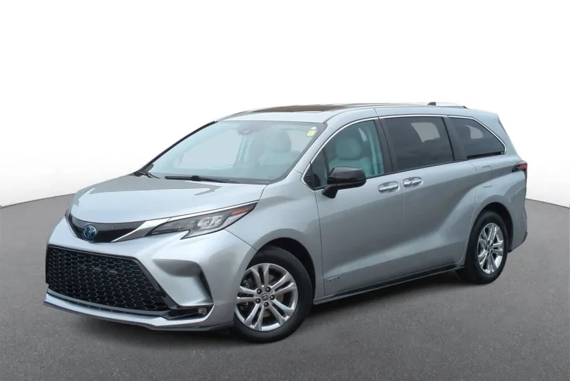 2021 Toyota Sienna XSE photo 1