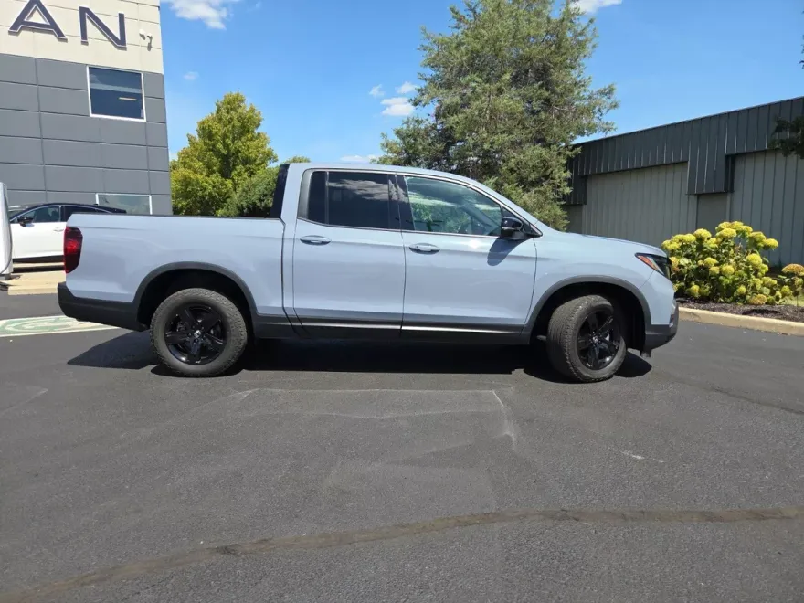 2023 Honda Ridgeline Black Edition photo 1