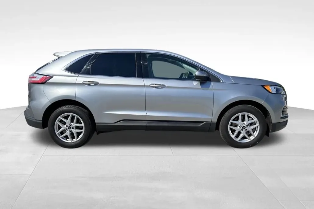 2024 Ford Edge SEL photo 1