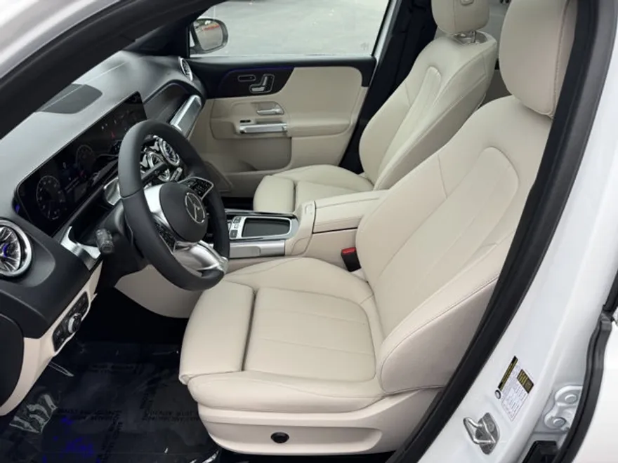 2025 Mercedes Benz GLB 250 photo 1