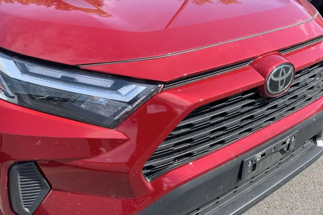 2023 Toyota RAV4 LE photo 1