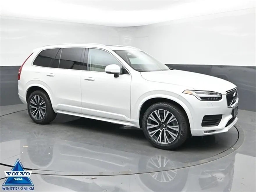 2022 Volvo XC90 T6 Momentum photo 1