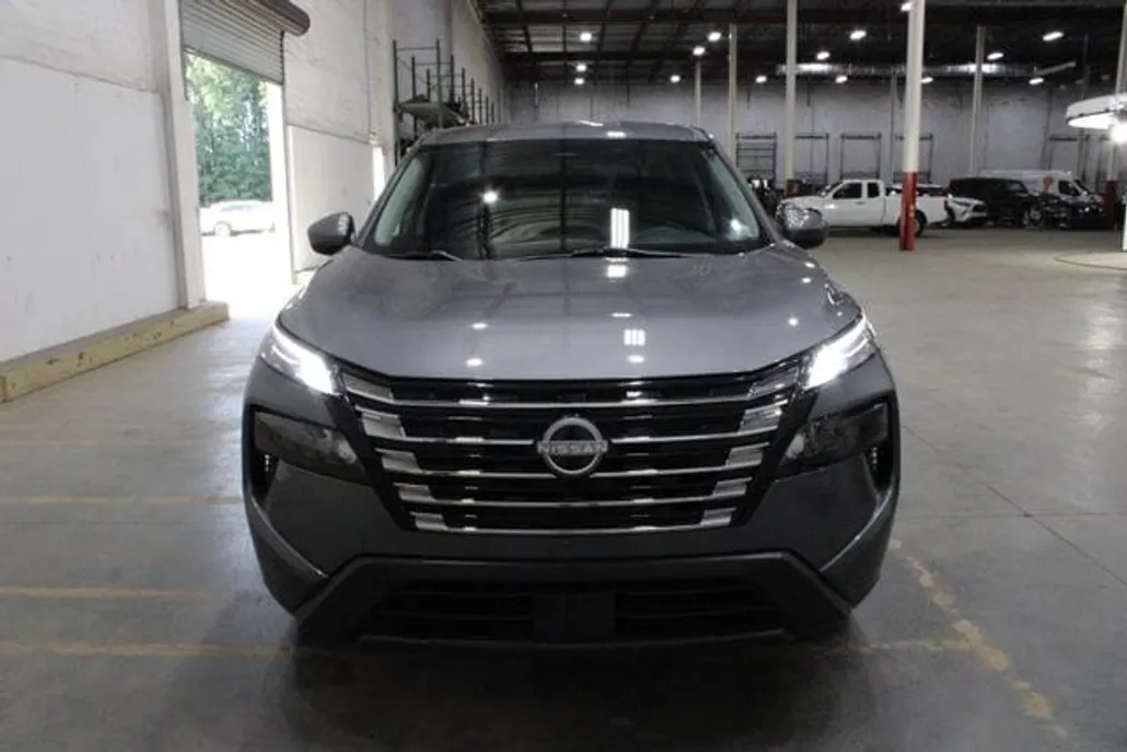 2024 Nissan Rogue SV photo 1