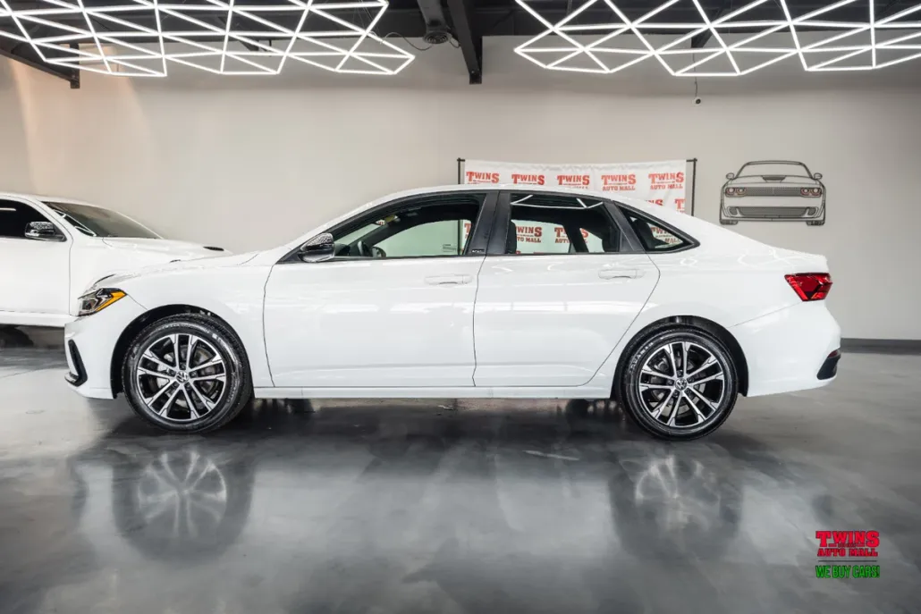 2025 Volkswagen Jetta Sport photo 1