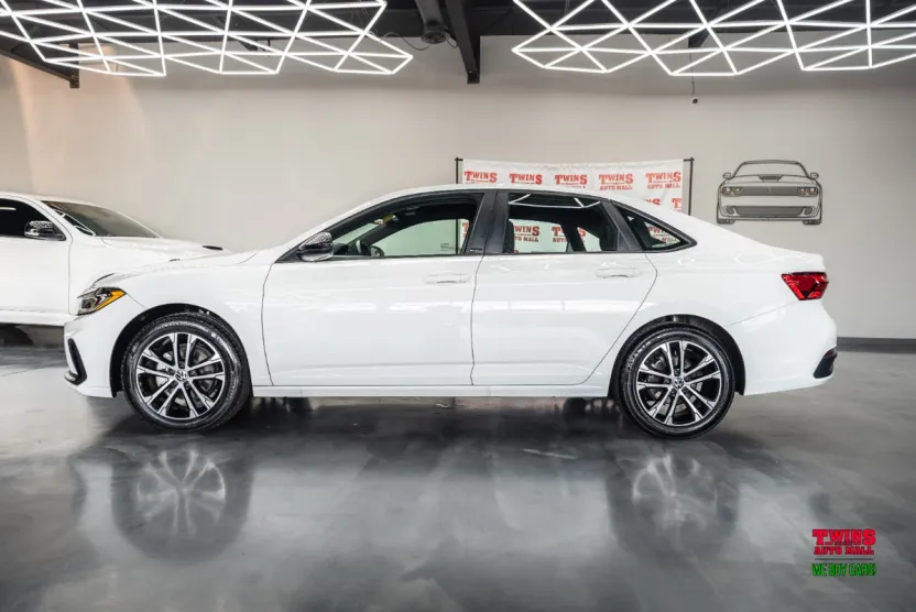 2025 Volkswagen Jetta Sport photo 1