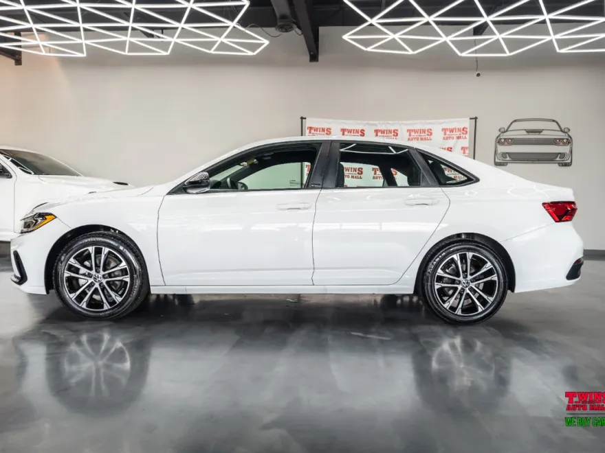 2025 Volkswagen Jetta Sport photo 1